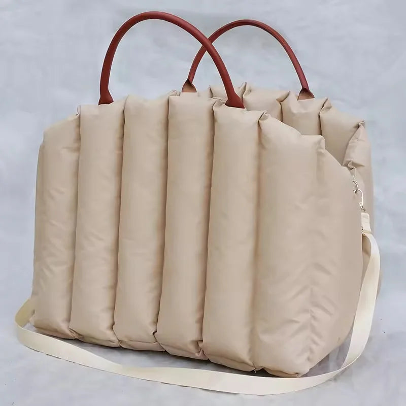 Bolso Transportador de Lujo para Mascotas – Cálido, Portátil y Extraíble